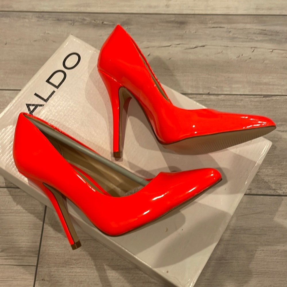 NEW ALDO MEASE bright orange heels in original box